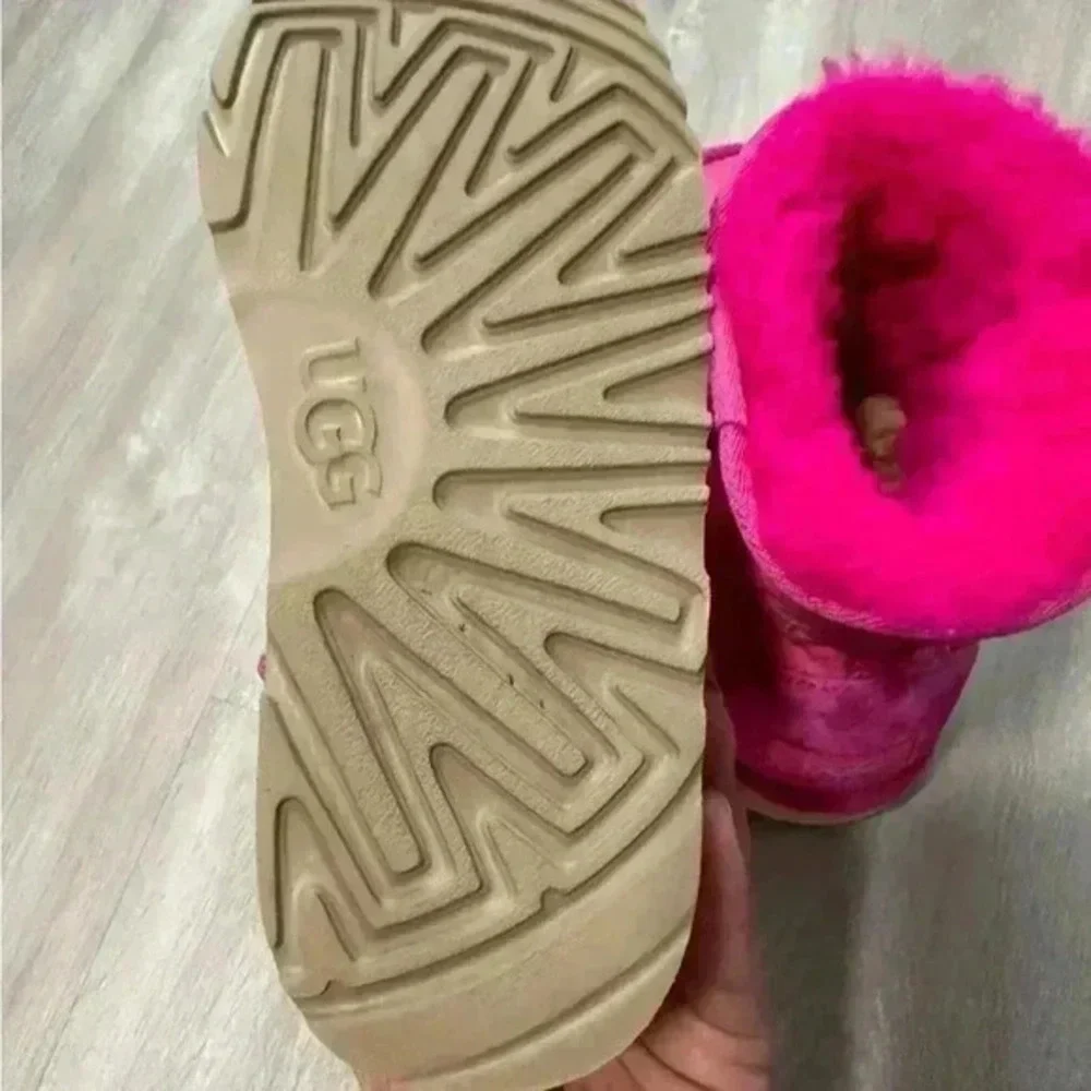 Ugg boots hot‎ pink raspberry size 4